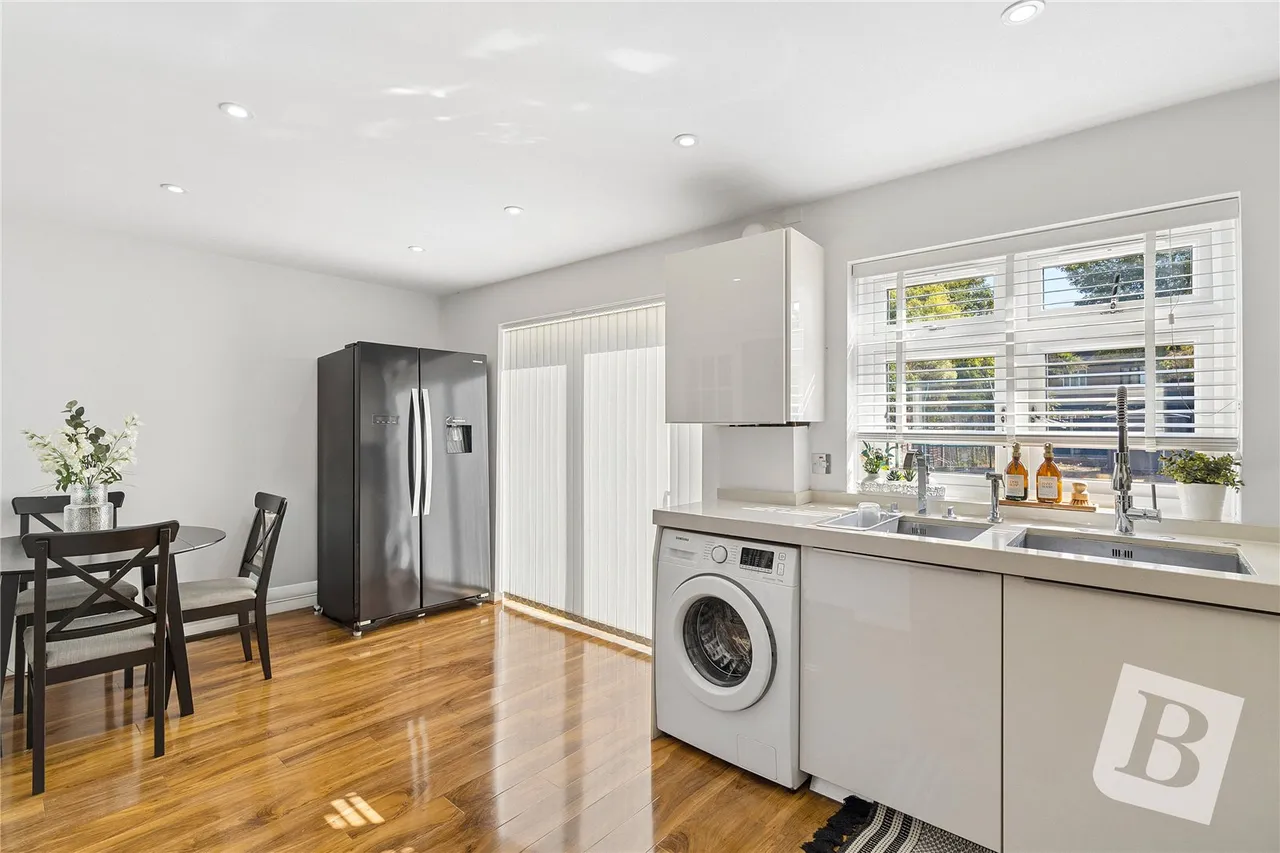 Beresford Gardens, Chadwell Heath, RM6, photo 5