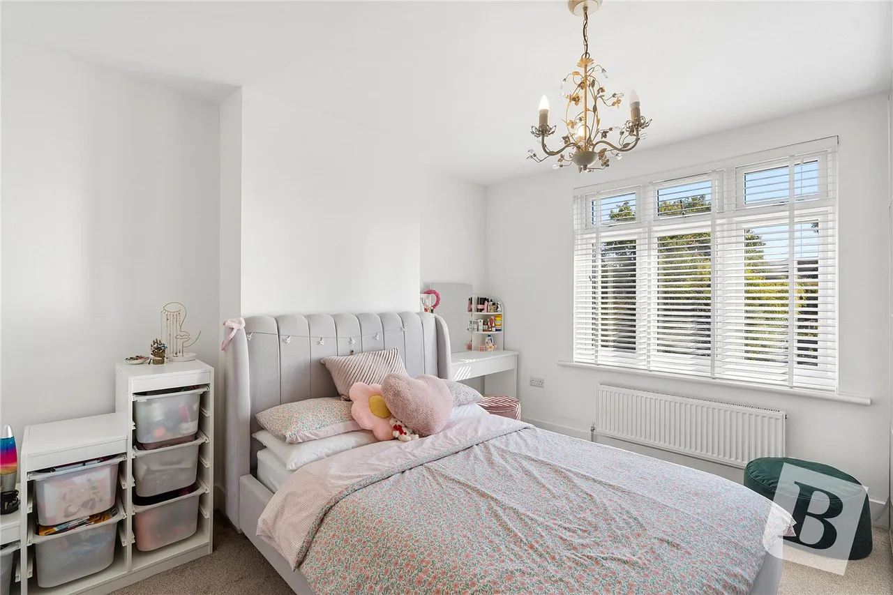 Beresford Gardens, Chadwell Heath, RM6, photo 9