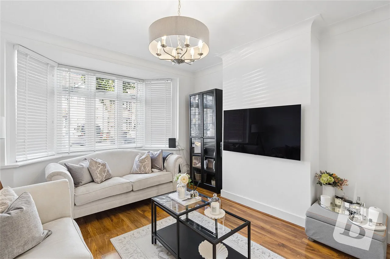 Beresford Gardens, Chadwell Heath, RM6, photo 2