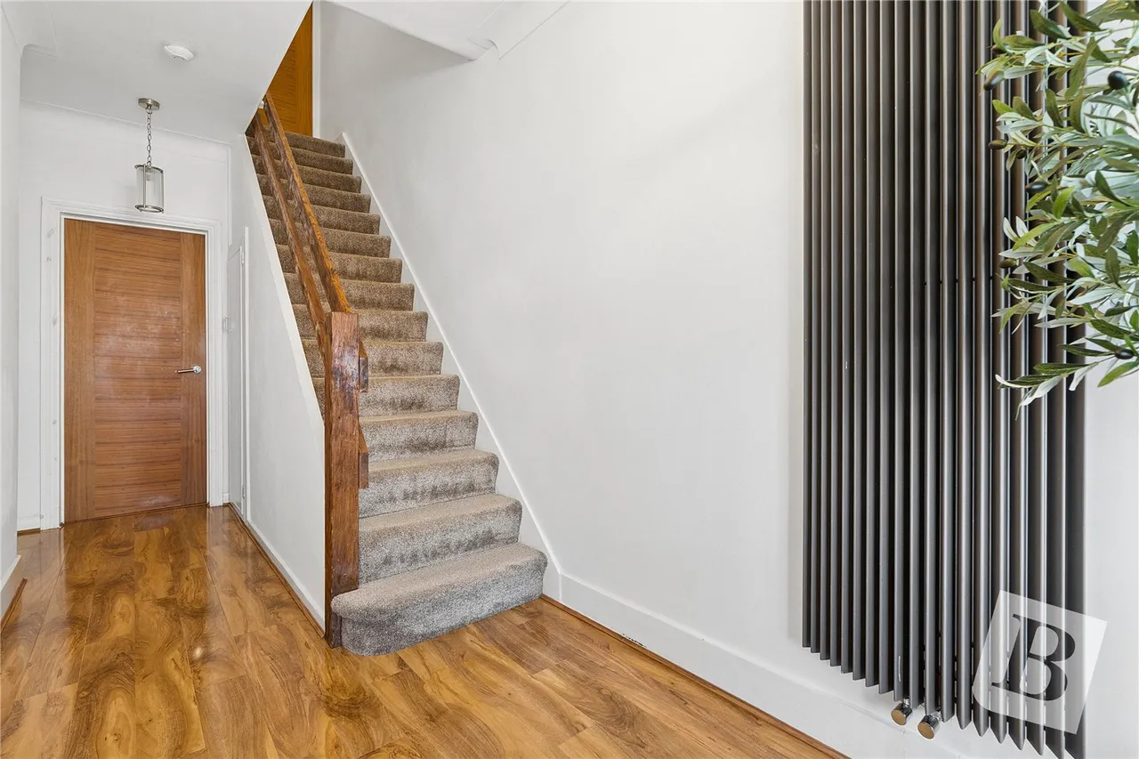 Beresford Gardens, Chadwell Heath, RM6, photo 6