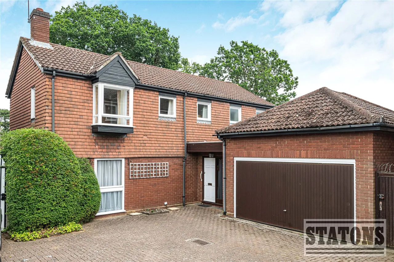 4 bed house for sale — Nash Close, Elstree, Hertfordshire, WD6 3LE