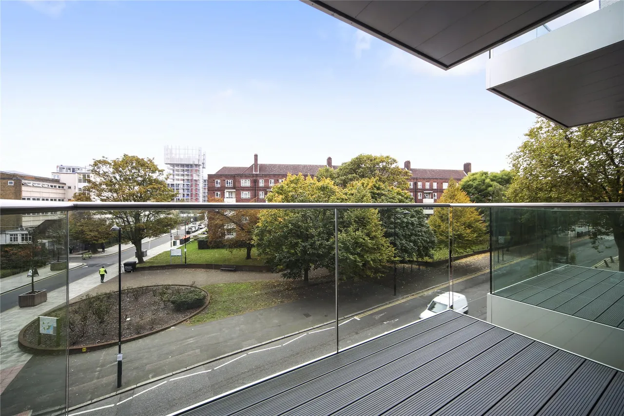 Devan Grove, London, N4, photo 6