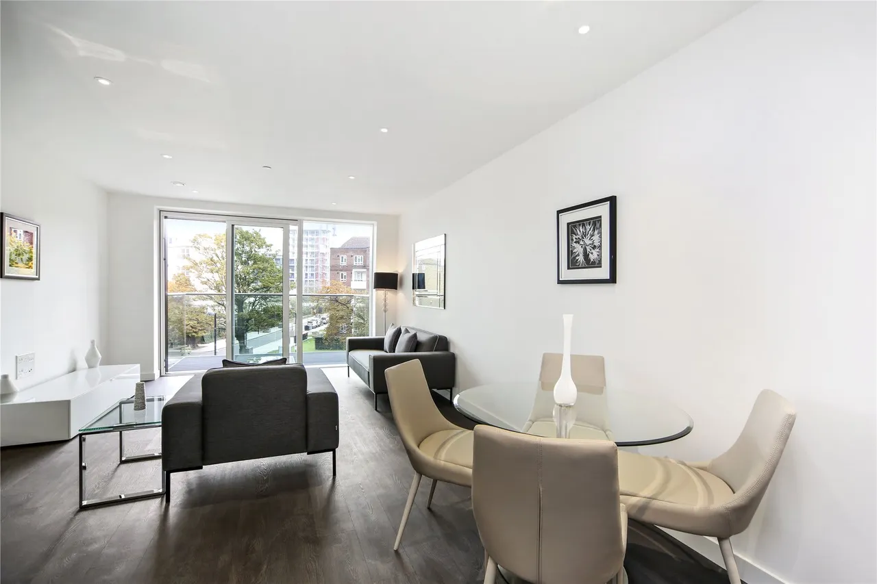 Devan Grove, London, N4, photo 3