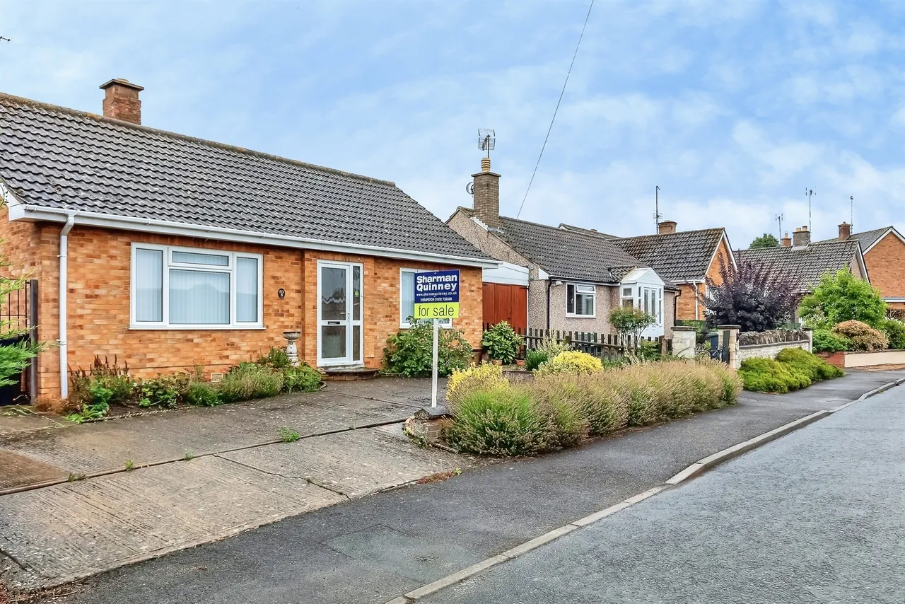 2 bed house for sale, Nene Court Kettering, NN14