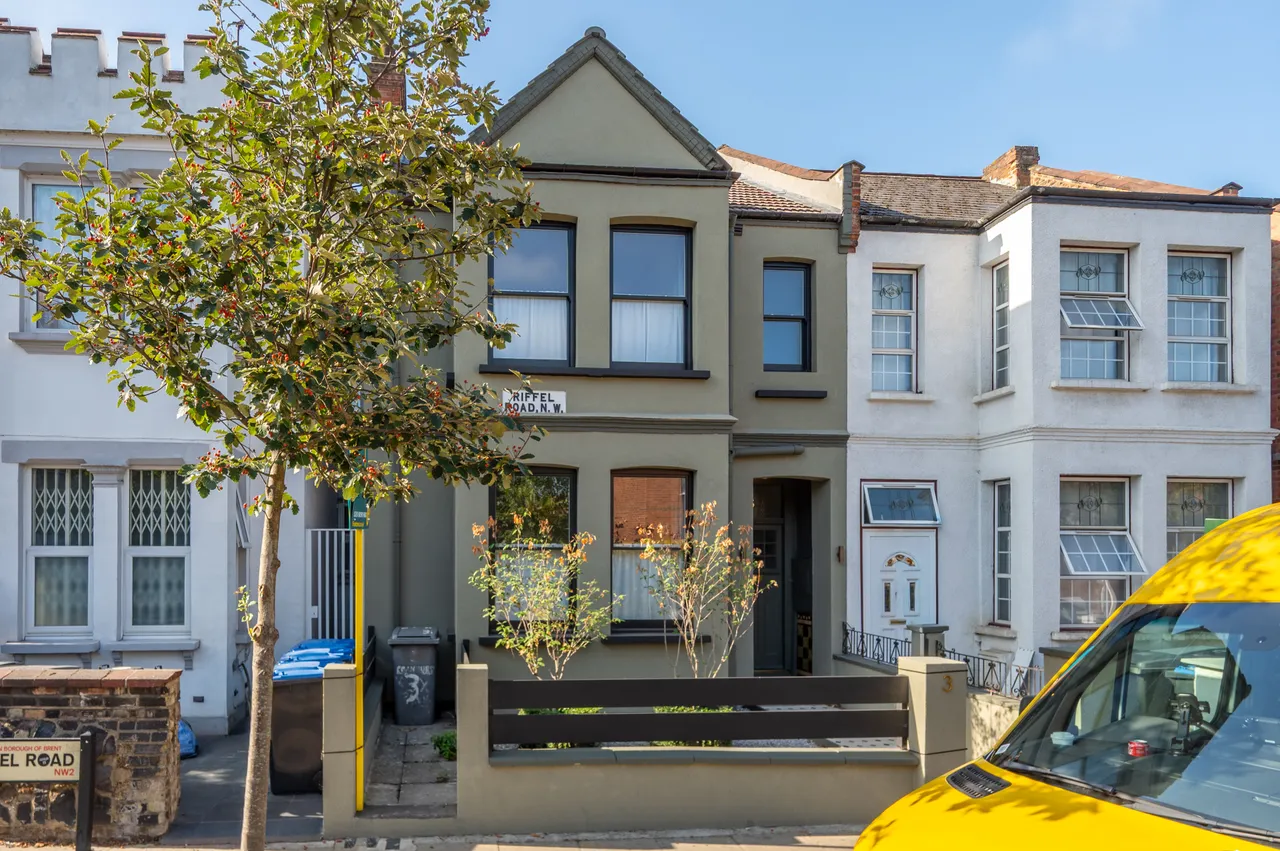London, NW2, photo 22