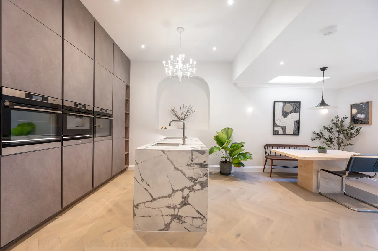 4 bed house for sale, London, NW2