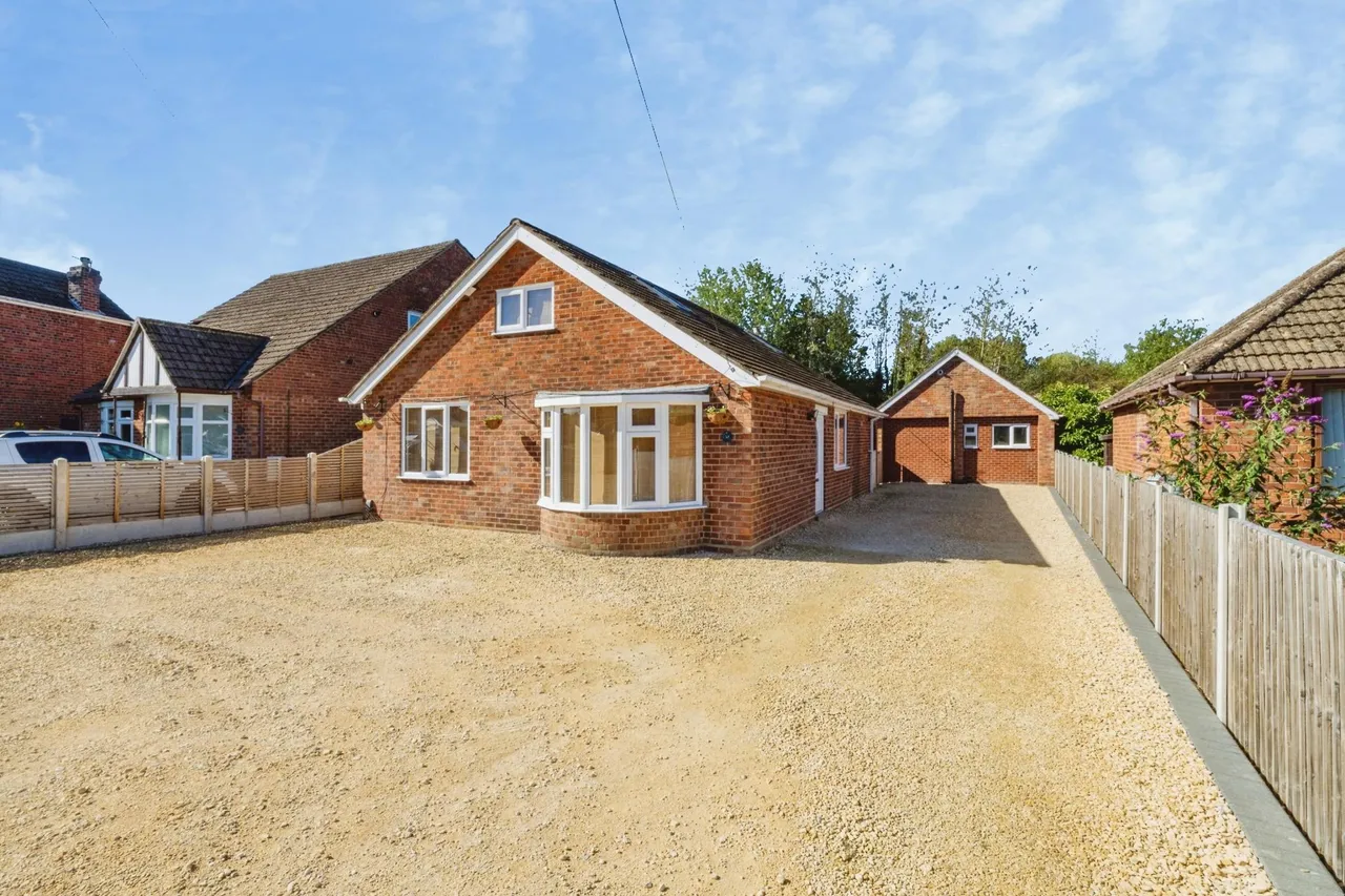 5 bed house for sale, Station Road, North Hykeham, LN6