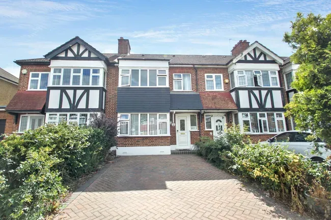 3 bed house for sale — Brackley Square, Woodford Green, IG8