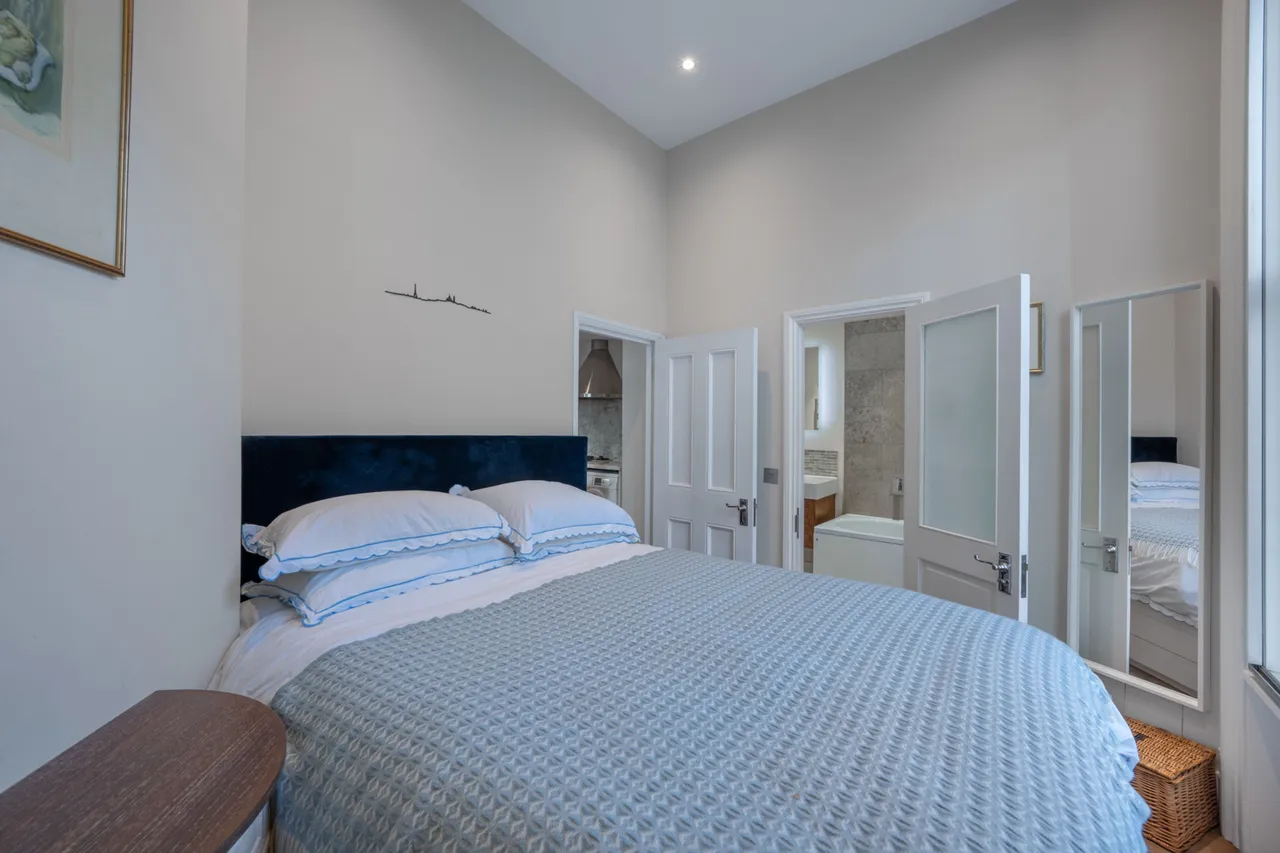 Flat 4, 44 Cathcart Road, London, photo 4