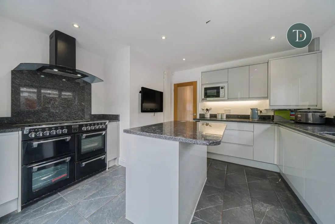 Grange Crescent, Childer Thornton, CH66 5NB, photo 7