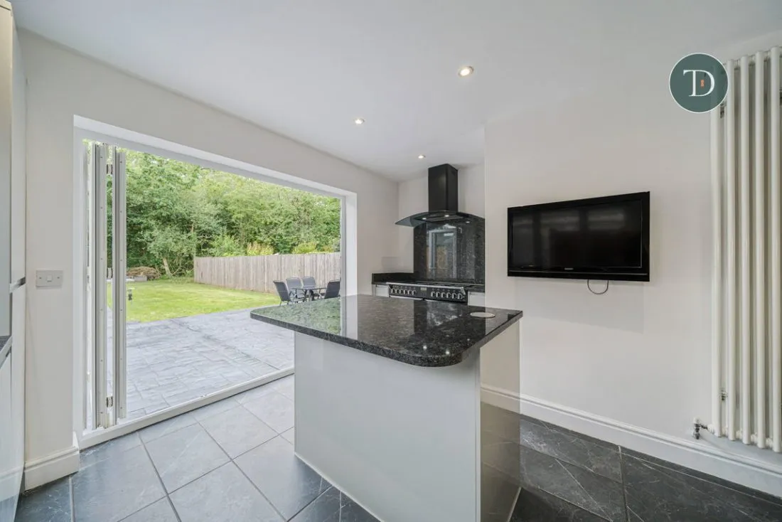 Grange Crescent, Childer Thornton, CH66 5NB, photo 6