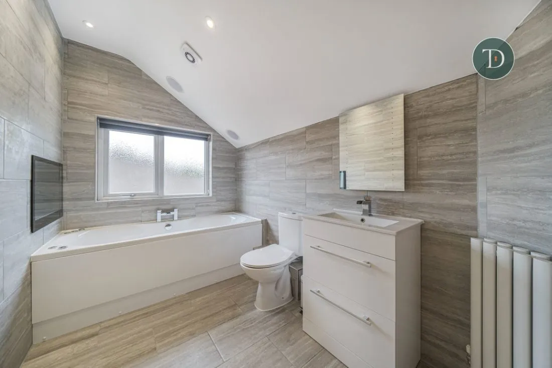 Grange Crescent, Childer Thornton, CH66 5NB, photo 4