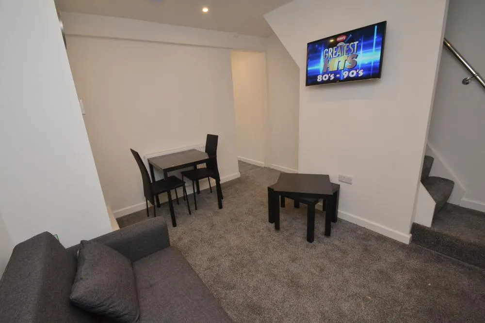 Thorn Grove, Fallowfield, M14, photo 4