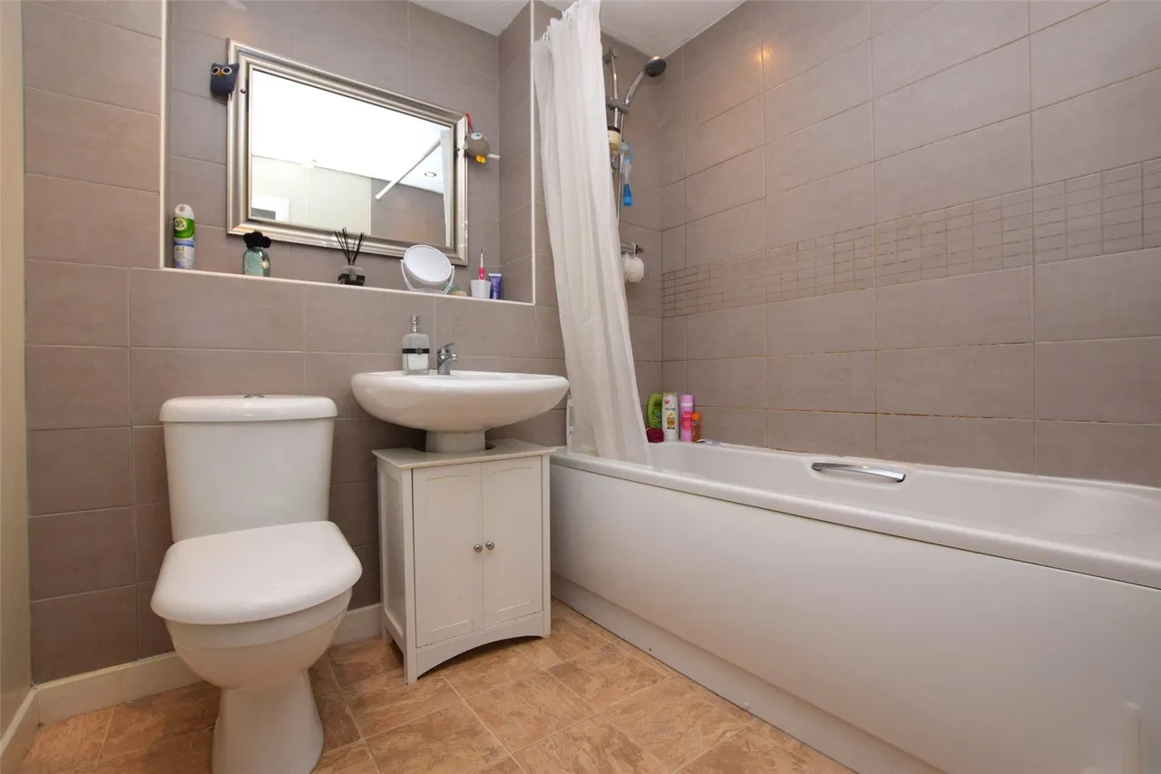 Bignell Croft, Highwoods, CO4, photo 6