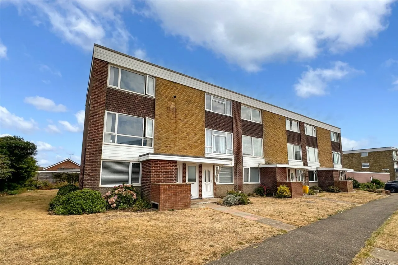 2 bed property for sale, Rustington, Littlehampton, BN16