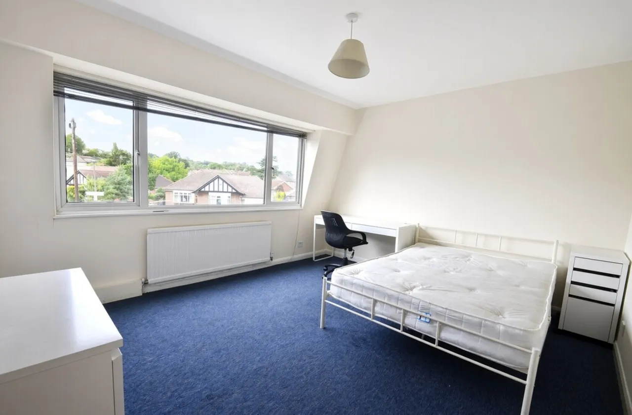 The Crescent, Egham, photo 6