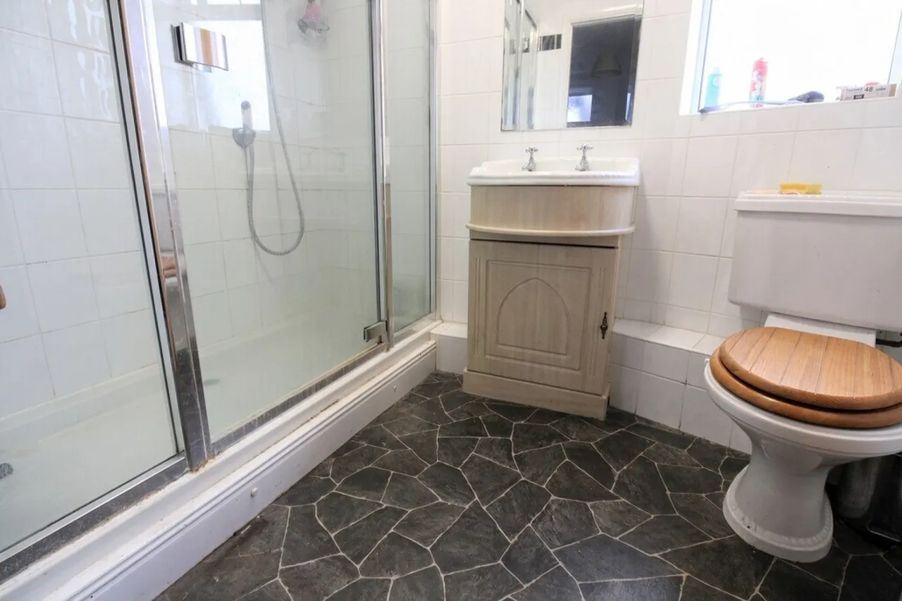 The Crescent, Egham, photo 10