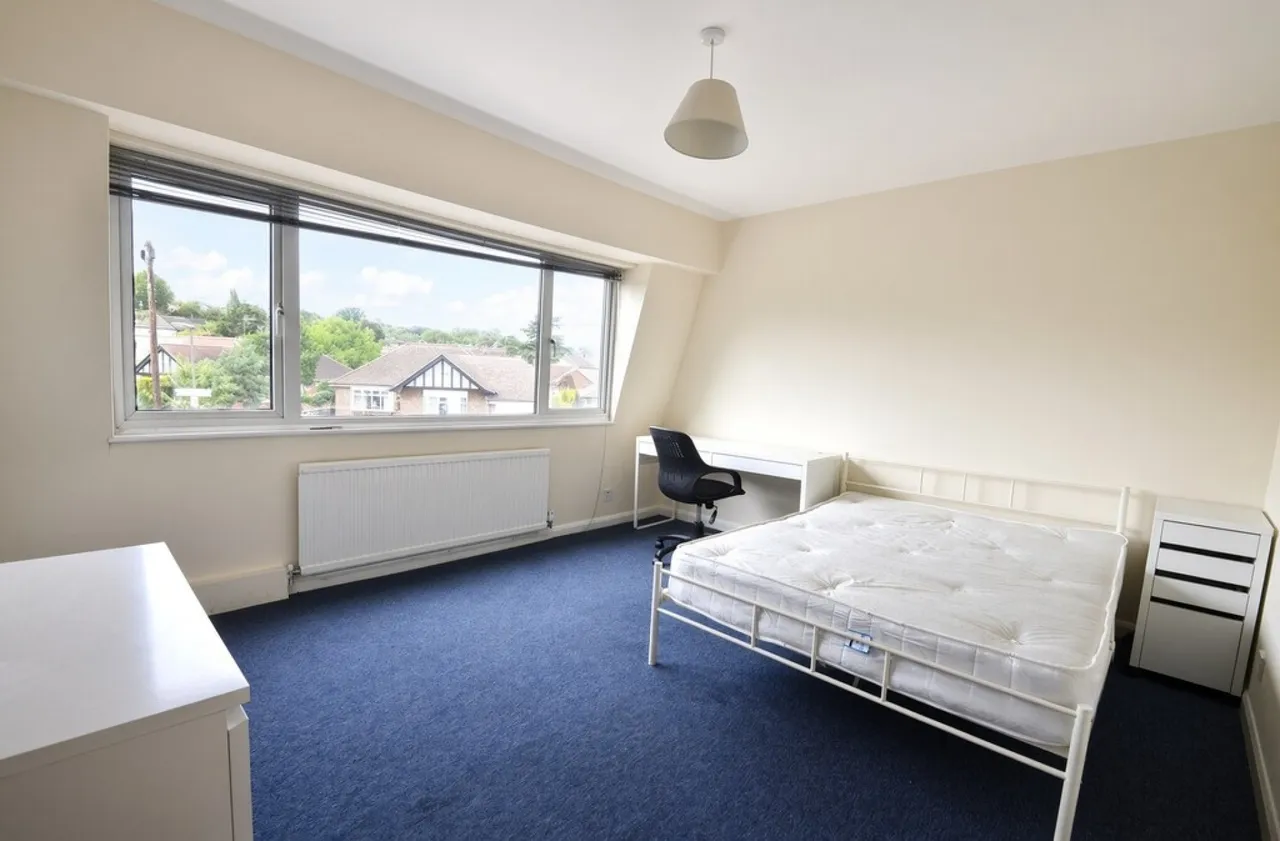 The Crescent, Egham, photo 7
