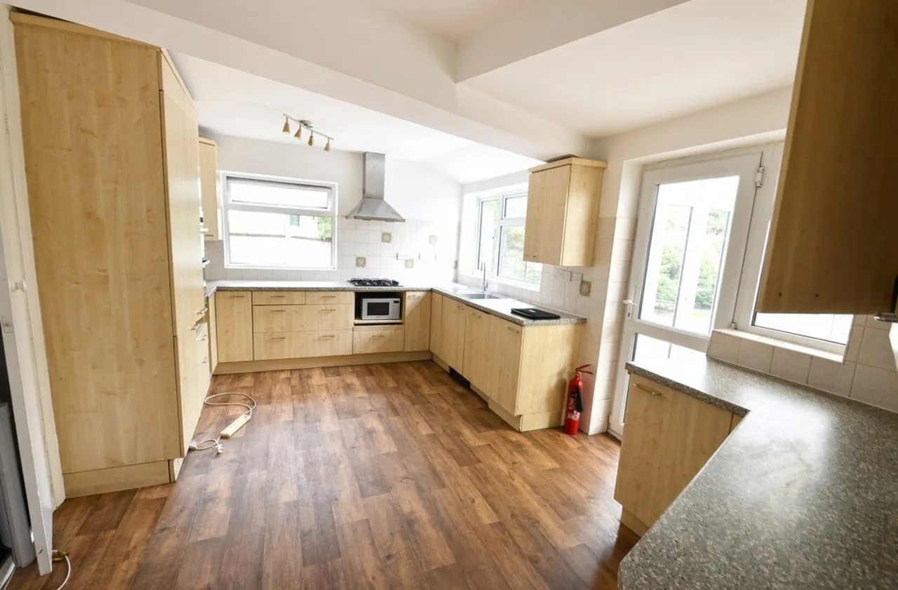 The Crescent, Egham, photo 2