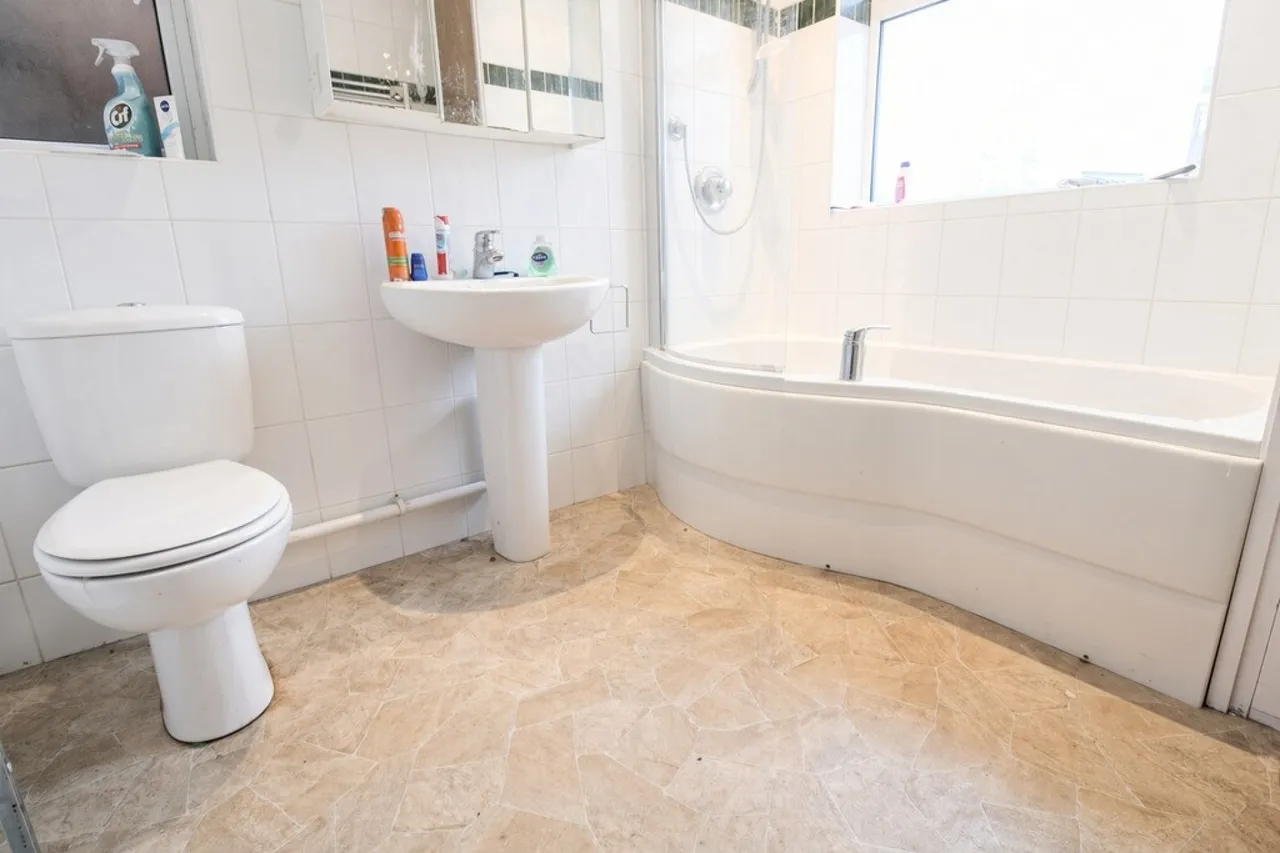 The Crescent, Egham, photo 11