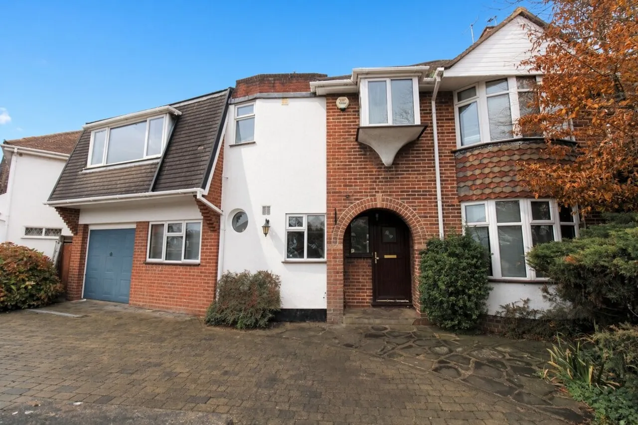 The Crescent, Egham, photo 15