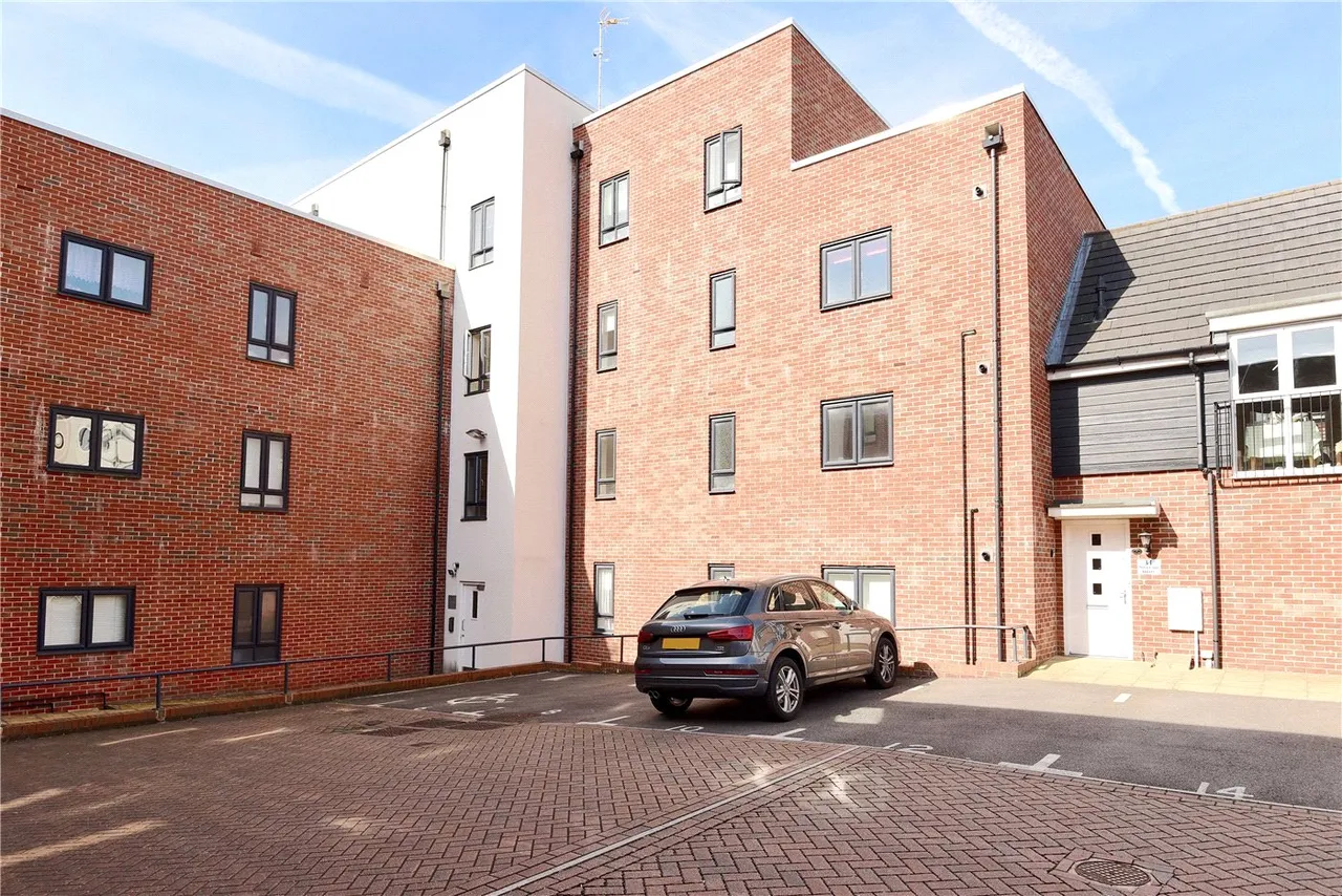 Sinclair Drive, Basingstoke, Hampshire, RG21, photo 9
