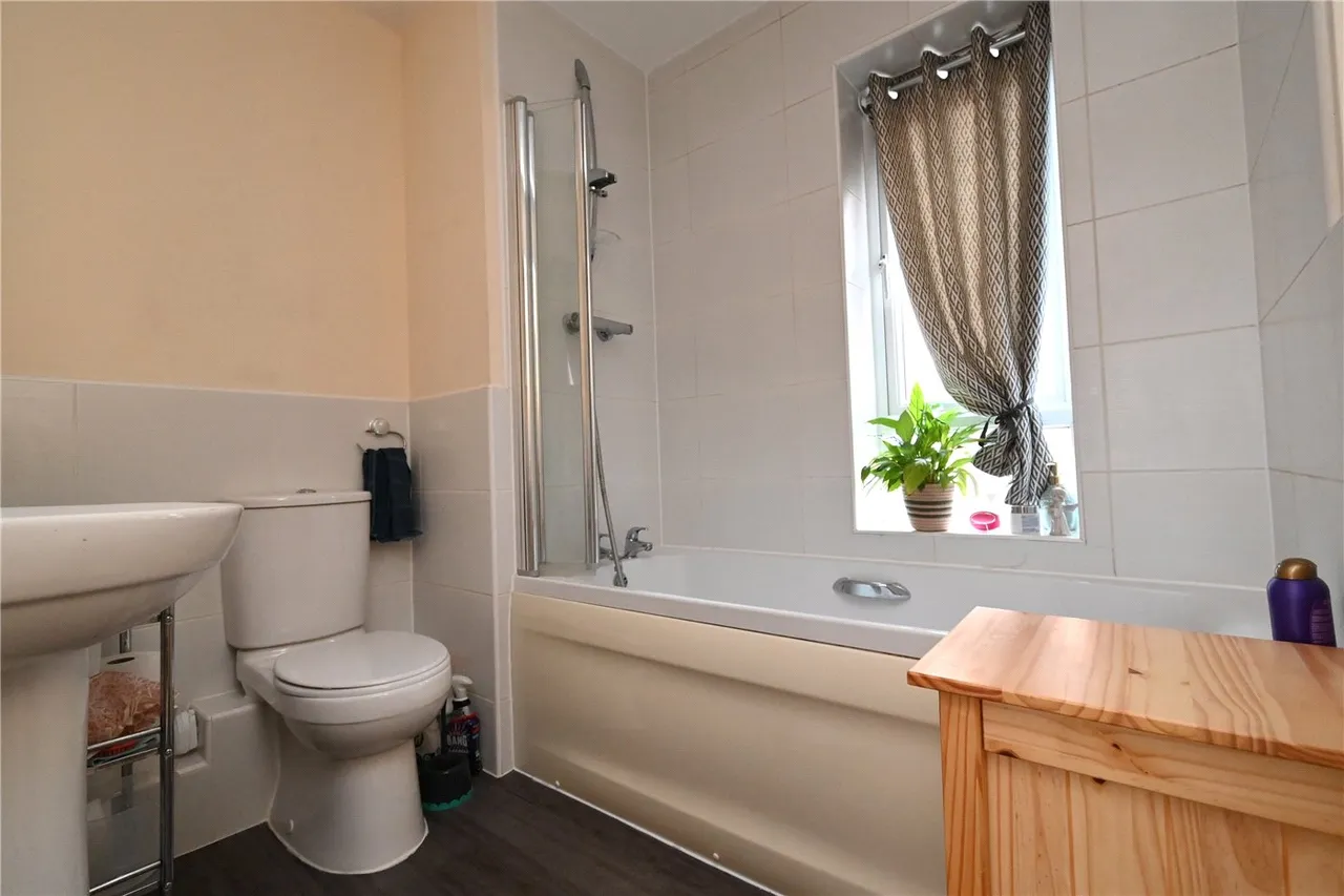 Sinclair Drive, Basingstoke, Hampshire, RG21, photo 7