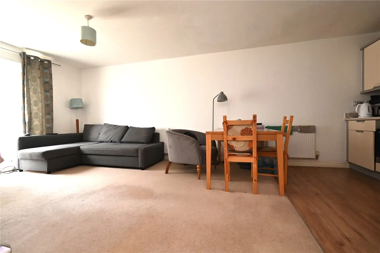 Sinclair Drive, Basingstoke, Hampshire, RG21, photo 2