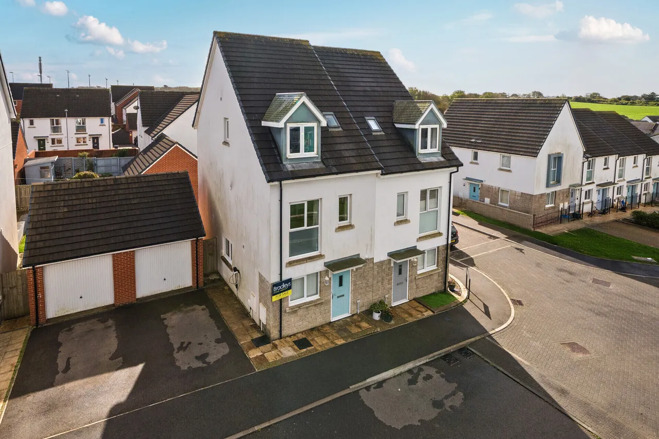 4 bed property for sale, Godrevy Drive, Hayle, TR27