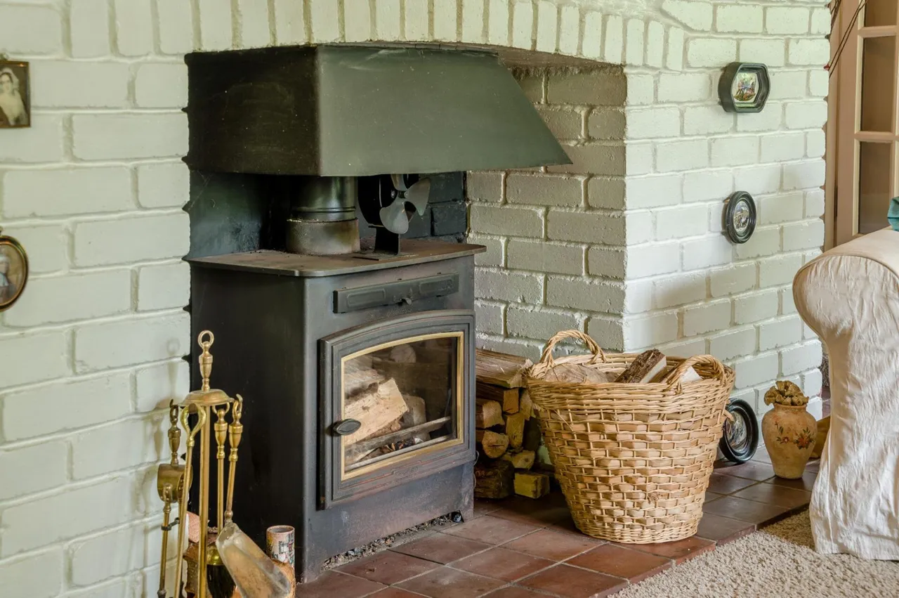 Llantrisant, Usk, NP15, photo 4