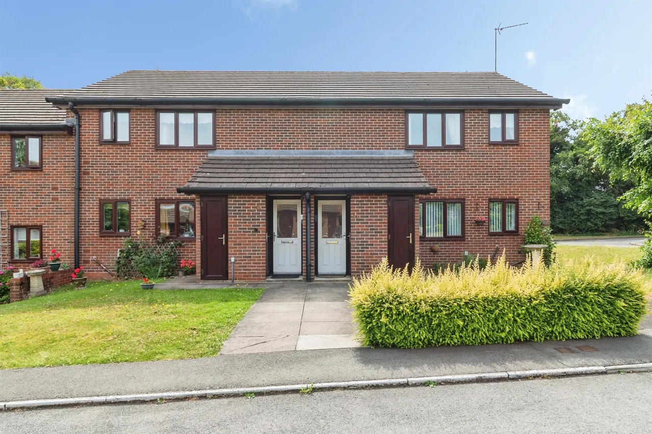 2 bed flat for sale, Wildwood Ringway, Stafford, ST17