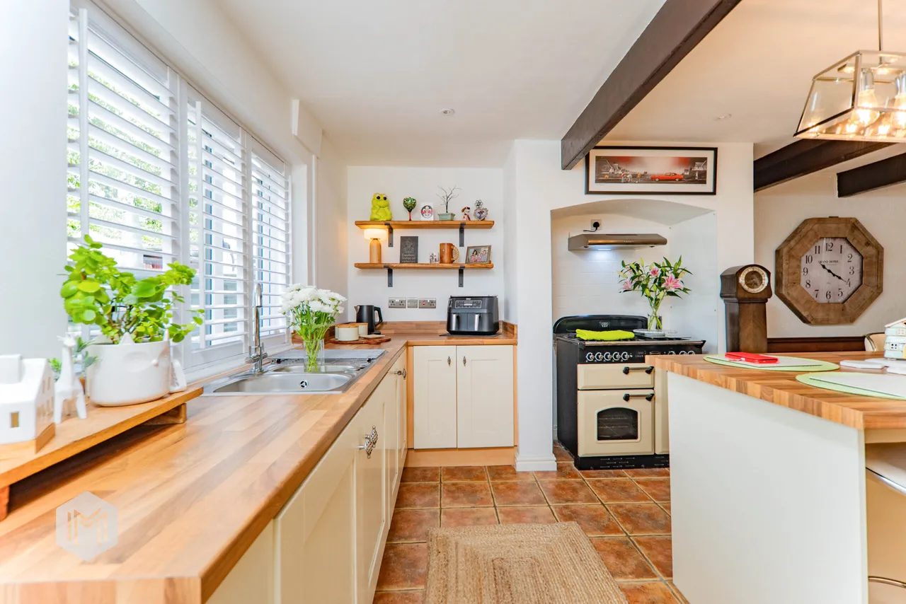 Greenside, Bolton, BL2 5SE, photo 2