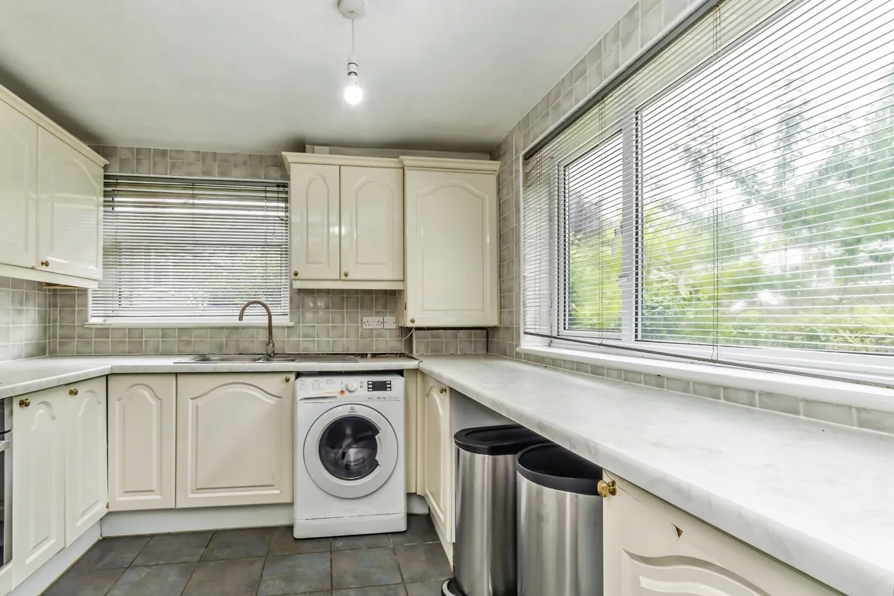 Colliers, Caterham, Surrey, CR3, photo 3