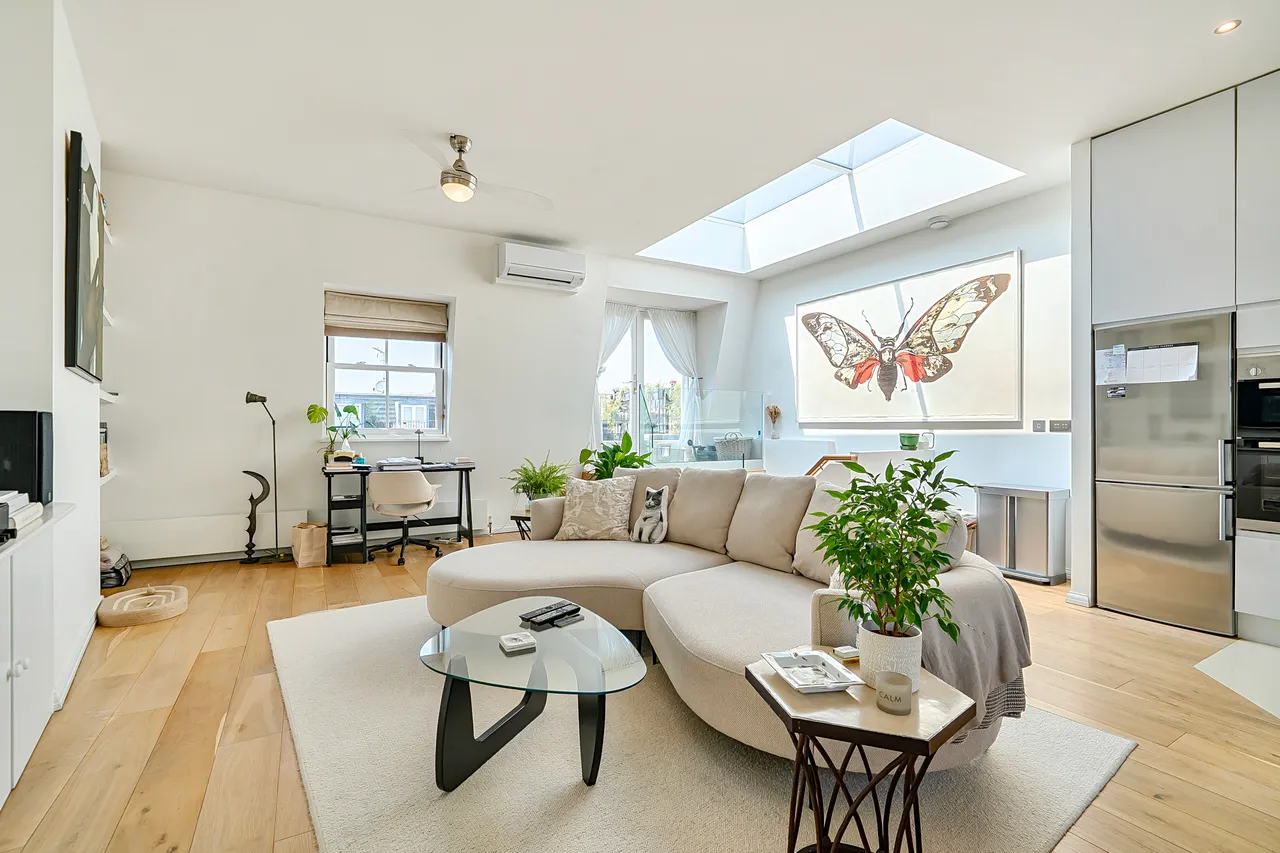 3 bed flat for sale — Flat D, 25 Kempsford Gardens, London