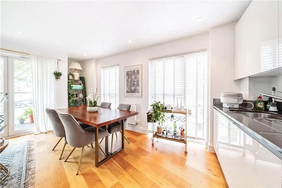 1 bed flat for sale, Fairbourne Road, London, SW4