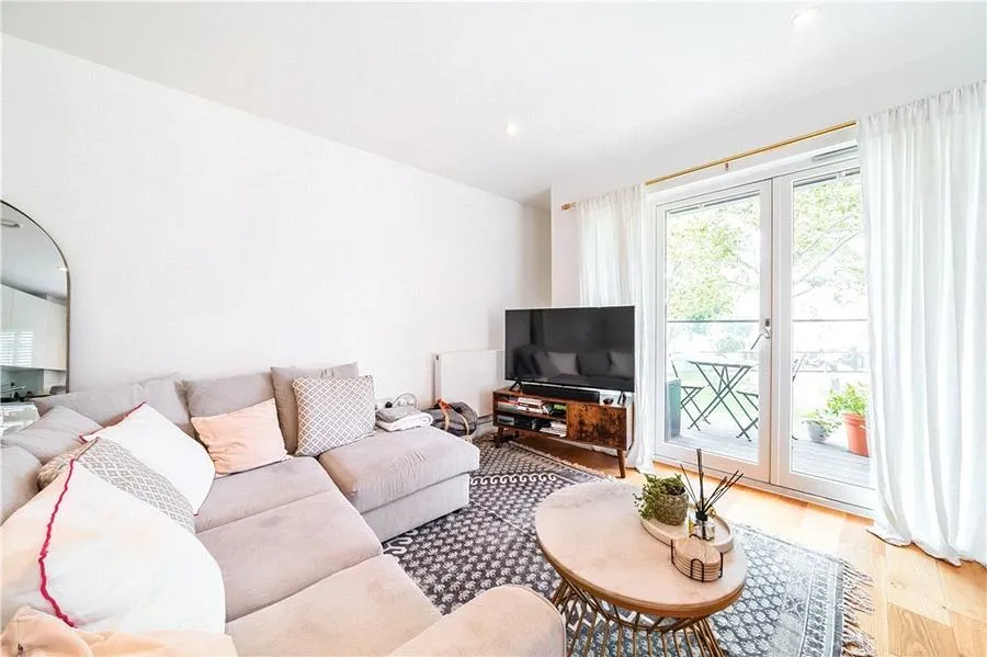 Fairbourne Road, London, SW4, photo 2