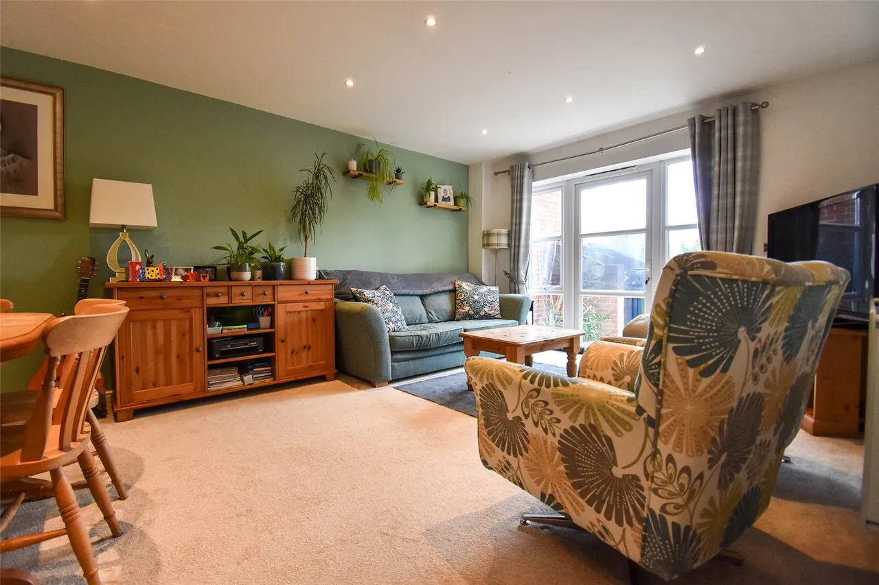 Blacksmith Close, Aldershot, Hampshire, GU12 4SR, photo 3