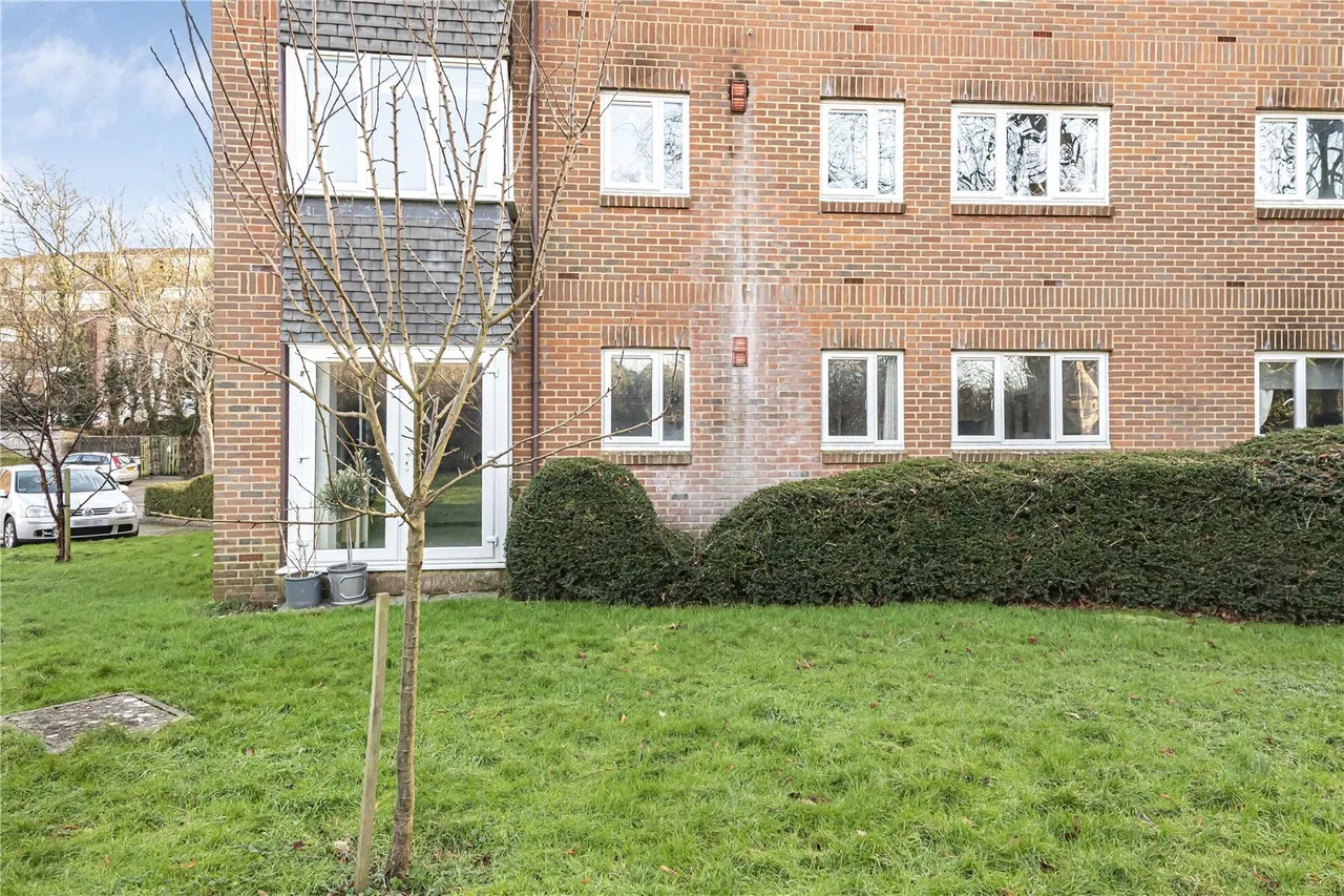 Tilebarn Close, Henley-on-Thames, RG9, photo 11