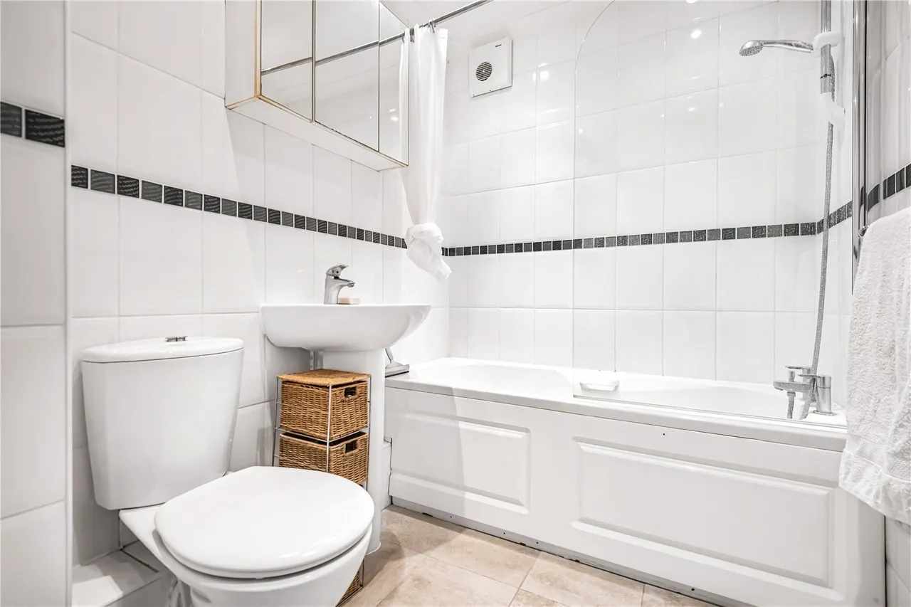 Tilebarn Close, Henley-on-Thames, RG9, photo 8