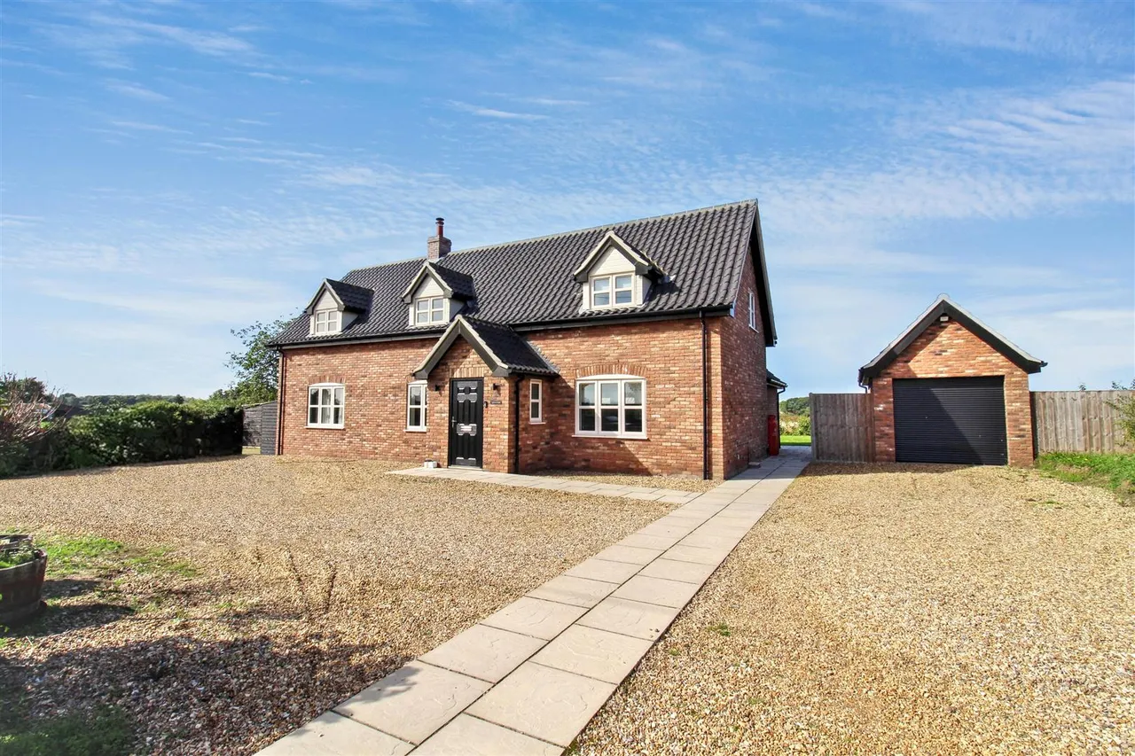 Felmingham Road, Skeyton, NR10, photo 22