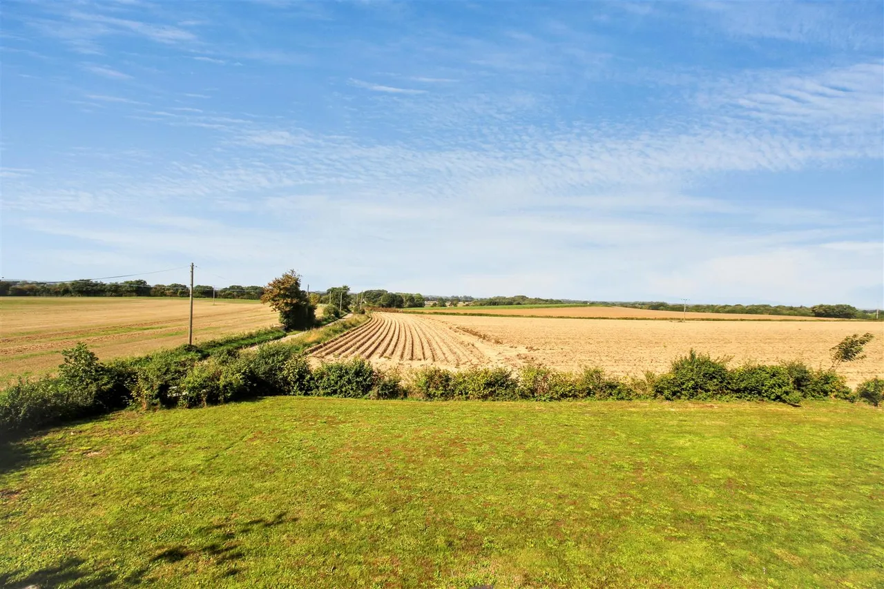 Felmingham Road, Skeyton, NR10, photo 16