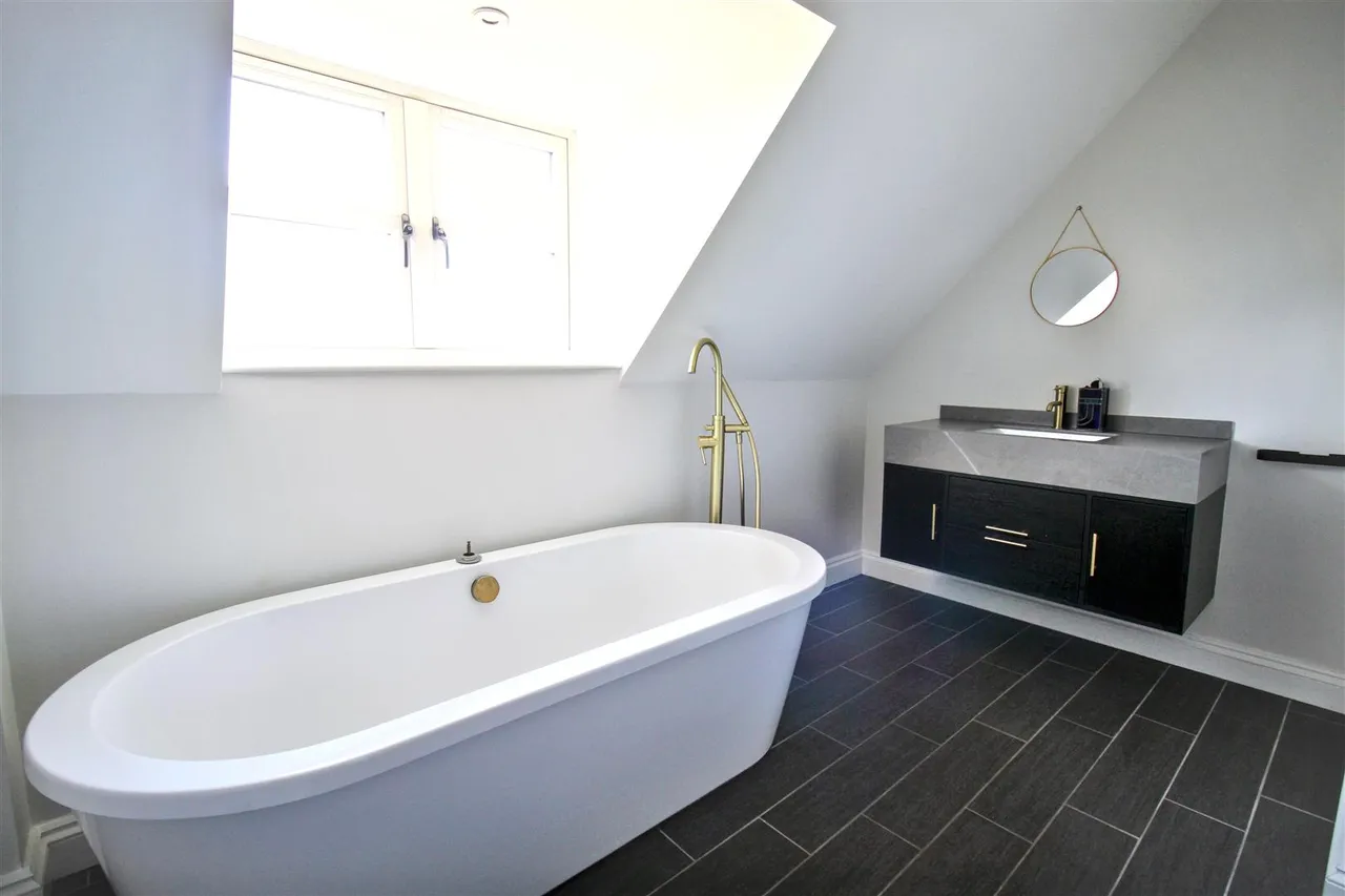 Felmingham Road, Skeyton, NR10, photo 13