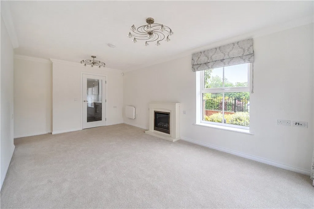 Water Lane, Towcester, Northamptonshire, NN12 6HR, photo 7