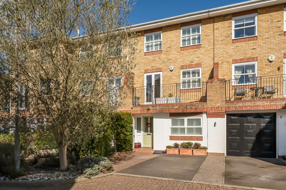 4 bed house for sale, Northweald Lane, Kingston Upon Thames, KT2