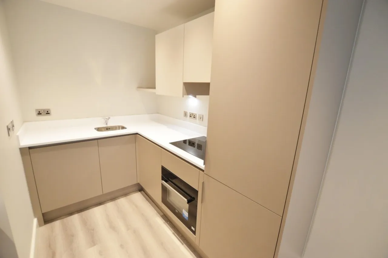 Petersfield Avenue, Slough, SL2, photo 3