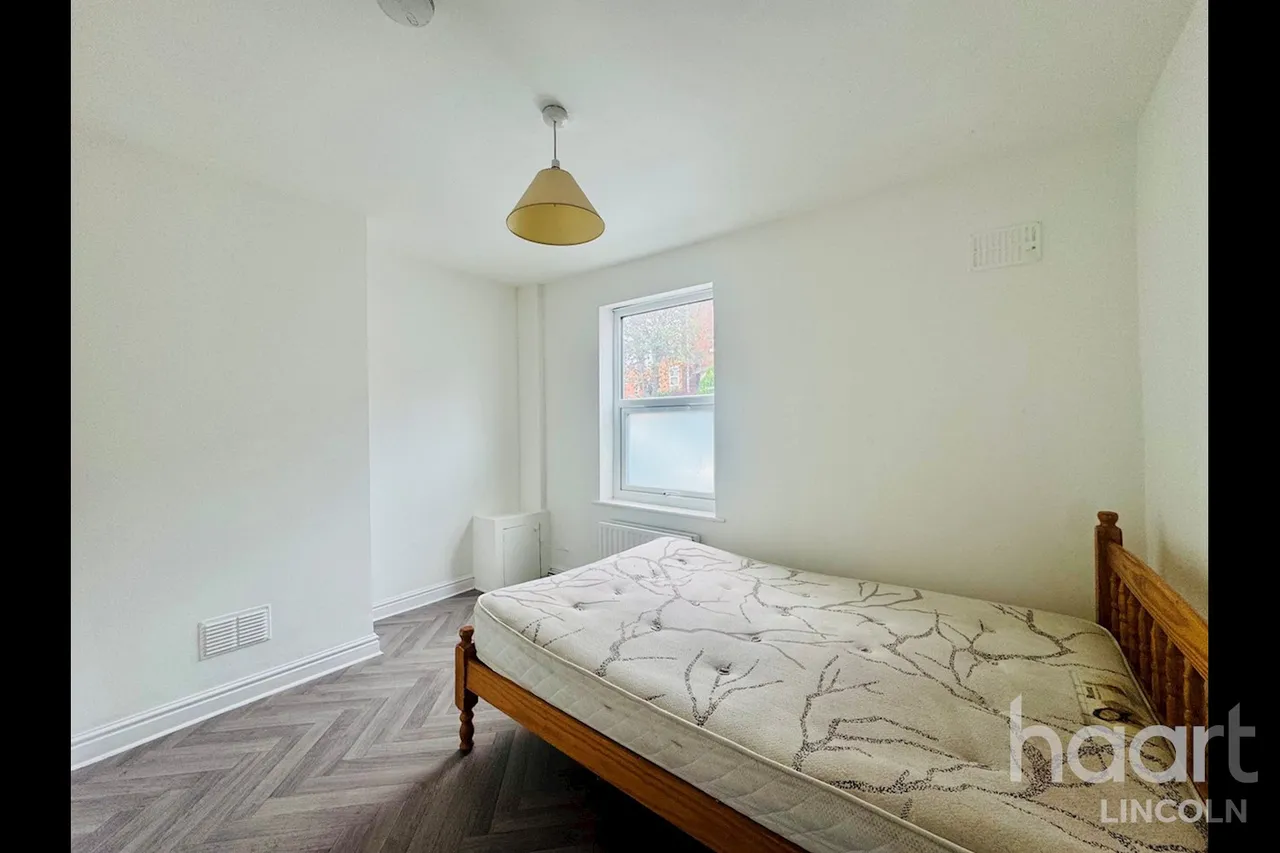 Newland Street West, LN1, photo 6