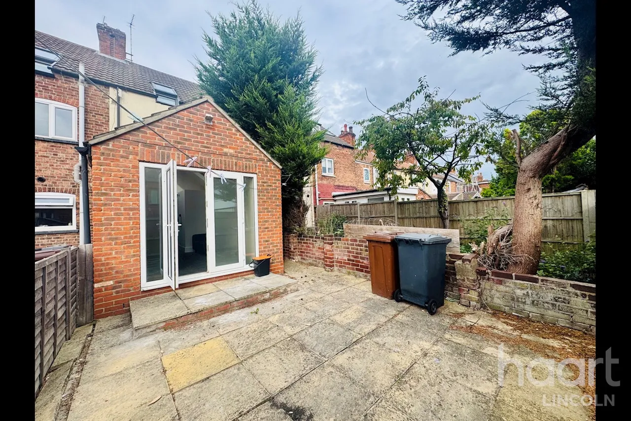 Newland Street West, LN1, photo 5