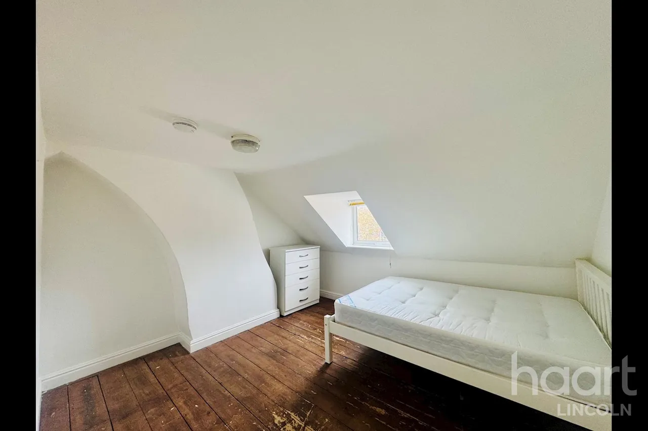 Newland Street West, LN1, photo 19