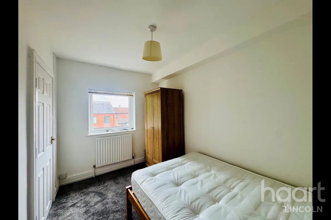 Newland Street West, LN1, photo 15