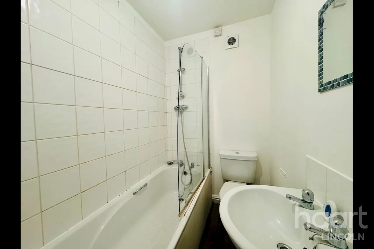 Newland Street West, LN1, photo 9